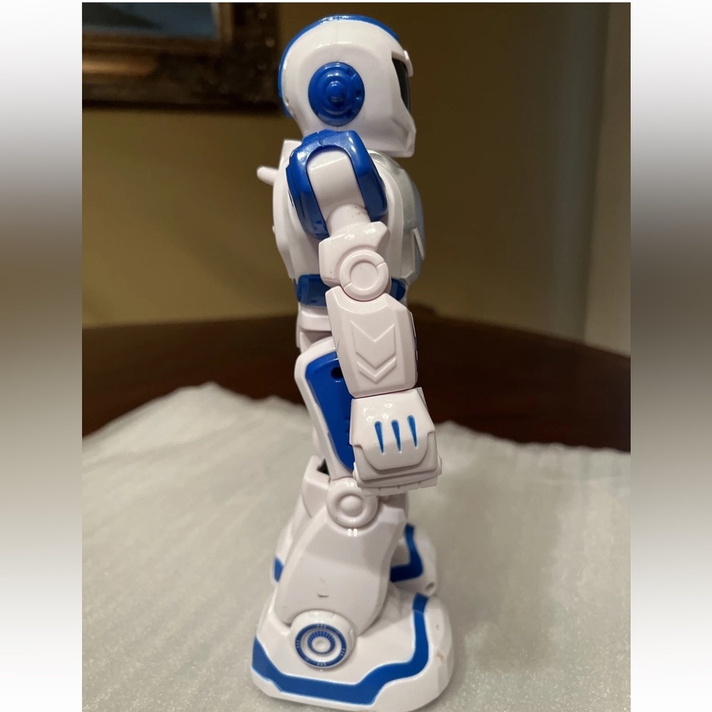 Xtrem Bots Smart Bot Hi-Tech Robot USB Charge 50 Actions - Picture 3 of 7